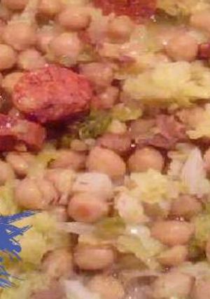 Una foto de Garbanzos con repollo