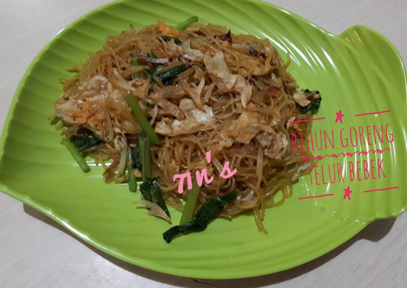 Bihun goreng telur bebek