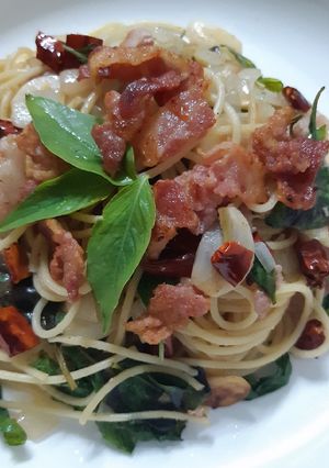 รูปของ "สปาเกตตีเบคอนพริกกระเทียม" Chilli Garlic Spaghetti with Bacon