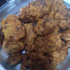 A picture of Onion pakoda.