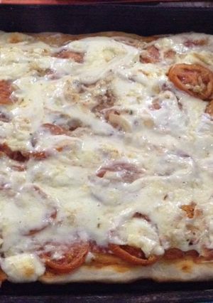 Una foto de Pizza de tomates frescos y orègano