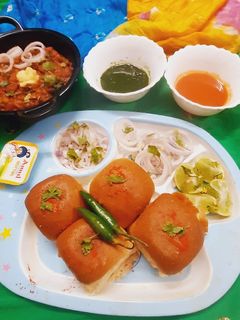 पाव भाजी (Pav Bhaji recipe in hindi) रेसिपी मुख्य फोटो