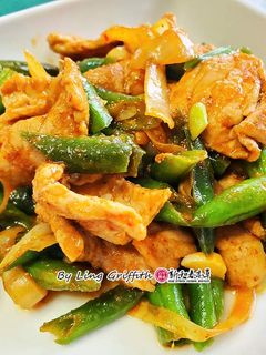 泰式紅咖哩炒豬肉 的食譜成品照片