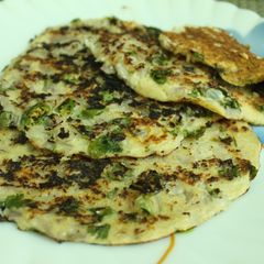 A picture of Onion Oats uthappam.