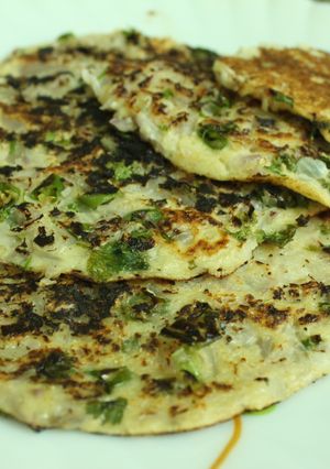A picture of Onion Oats uthappam.