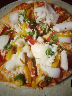 पिझ्झा (pizza recipe in marathi) रेसिपी चे मुख्य फोटो