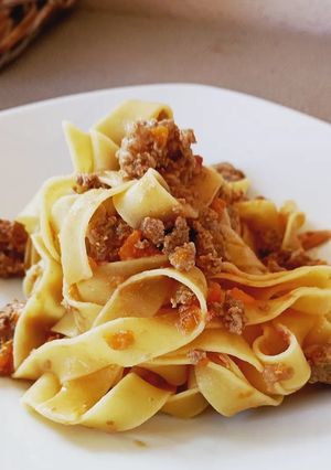 Foto di Pappardelle all uovo con ragù bianco