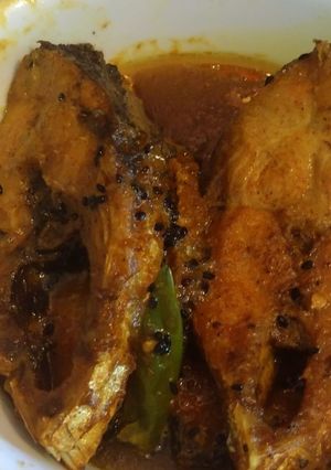 ইলিশ মাছের ঝোল(ilish macher jhol recipe in Bengali) রেসিপির প্রধান ছবি