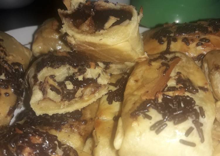 Cara Buat Bolen pisang coklat keju Bahan Sederhana