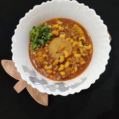 A picture of Punjabi lobia aloo masala.