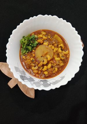 A picture of Punjabi lobia aloo masala.