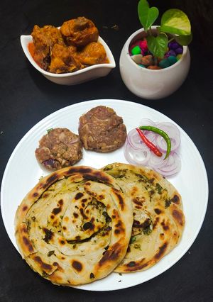 গার্লিক লাচ্ছা পরোটা (Garlic laccha paratha recipe in Bengali) রেসিপির প্রধান ছবি