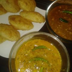 A picture of Dal  ki kachori.