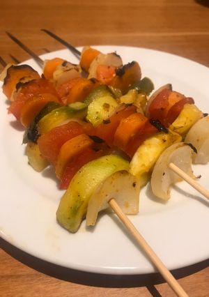 Una foto de Brochettes de verduras