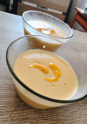 Una foto de Mousse de mango 🥭