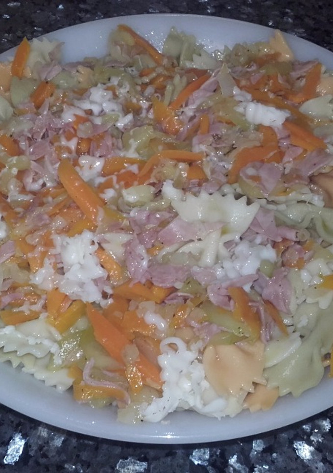 Una foto de Ensalada de pasta con hortalizas