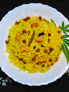 जाड पोह्यांचा चिवडा (jaad pohyancha chivda recipe in marathi) रेसिपी चे मुख्य फोटो