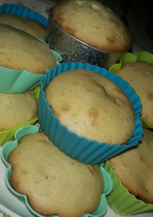 A picture of Vanilla Cupcakes.