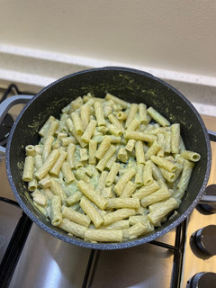 Una foto de Fideos con salsa de albahaca