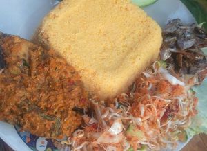 Foto resep Sego Jagung Bancakan (ulas-ulas panggang tongkol,trancam sayuran mentah,iwak asin)