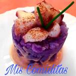 Puré de patatas violeta con pulpo cocido y ali-oli de pimentón