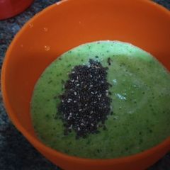 A picture of 10 ingredient smoothie 😝.
