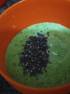 A picture of 10 ingredient smoothie 😝.