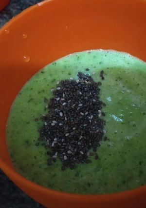 A picture of 10 ingredient smoothie 😝.