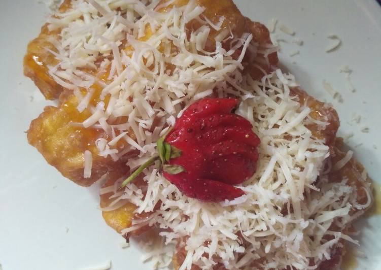 Pisang Goreng Kriuk with Caramael Sauce and Cheese