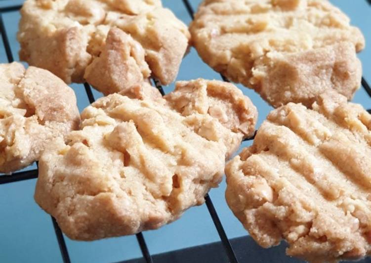 White chocolate nutty cookies