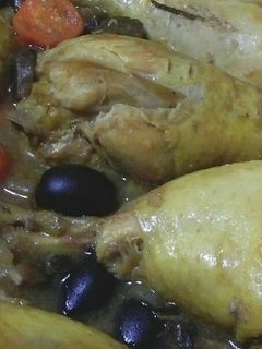 Una foto de Jamoncitos de pollo guisados