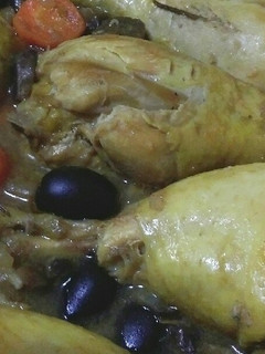 Una foto de Jamoncitos de pollo guisados