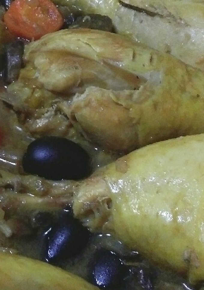 Una foto de Jamoncitos de pollo guisados