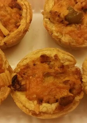 A picture of Puff pastry with chicken.
