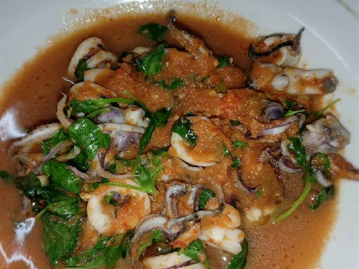 Langkah Gampang Membikin Resep Cumi bumbu merah with kemangi yang Menggugah Selera Anti Ribet, Mantap Sekali