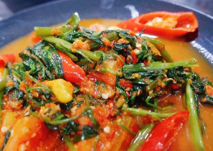 Bagaimana Membuat Tumis Kangkung Pedas, Lezat