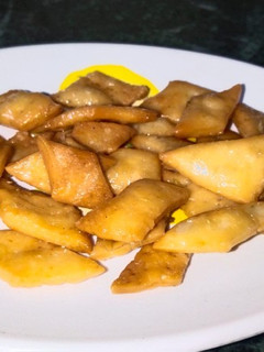 केसरिया शक्कर पारे (Kesariya shakkarpare recipe in Hindi) रेसिपी मुख्य फोटो