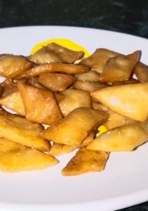 केसरिया शक्कर पारे (Kesariya shakkarpare recipe in Hindi) रेसिपी मुख्य फोटो