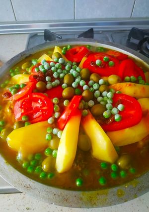 Una foto de Tajín de pollo con patatas