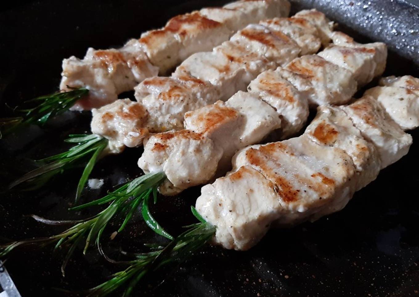 Brochettes de poulet au romarin 🌿