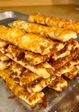 Finom sajtos Rúd 🧀🪵(élesztő és sütőpor mentes) recept fotója