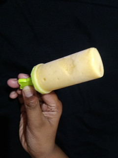 आम की कुल्फी (aam ki kulfi recipe in Hindi) रेसिपी मुख्य फोटो