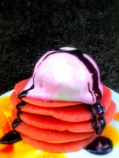 Foto resep Pink Pancake with Strawberry Vanila Ice Cream
