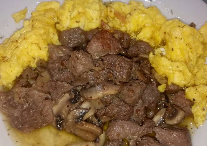 Resep Wagyu Cube rice bowl with mushroom and scrambled egg Anti Gagal