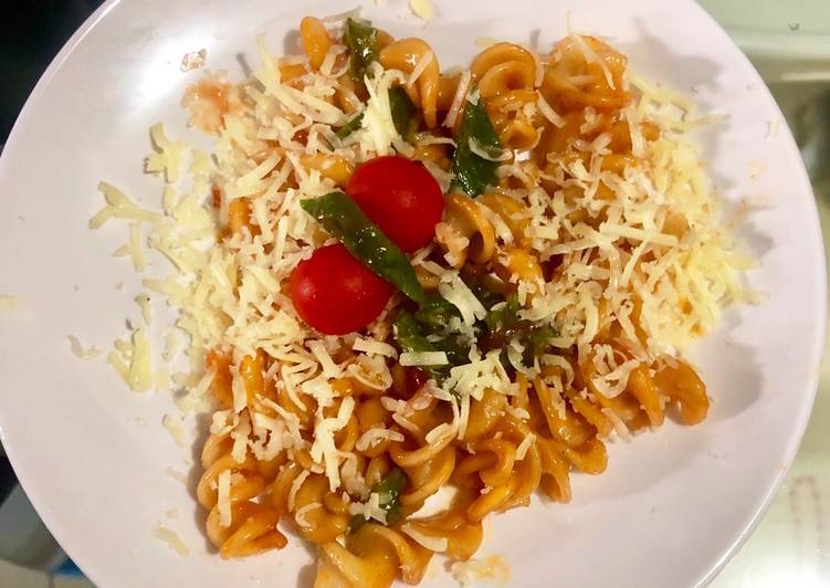 Cassava Pasta Keju dengan saus Hot Lava ala Richeese