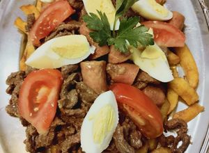 Una foto de Pique lo macho (comida Boliviana)