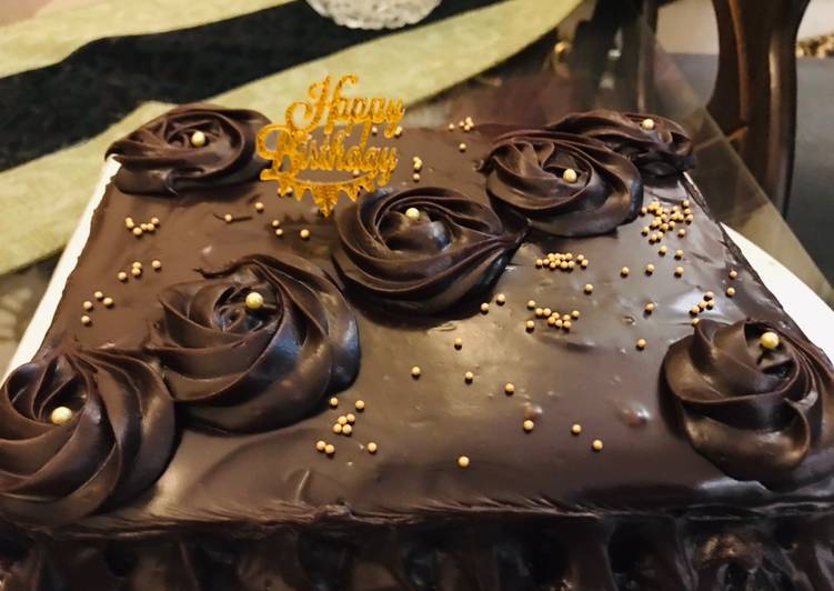 How to Prepare Favorite Chocolate Fudge Cake