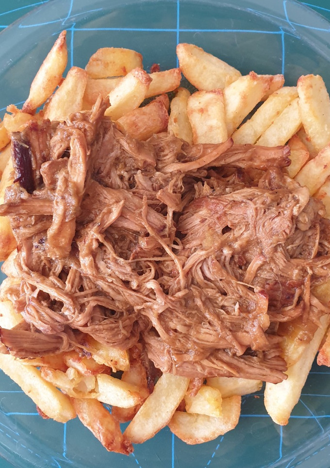 Una foto de Lomo mechado al vino tinto (en olla de cocción lenta)