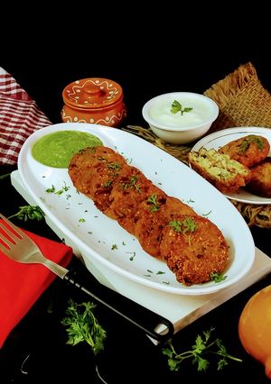 फलाहारी समा आलू टिक्की और चटपटी हरी चटनी (Falahari Tikki and Hari Chutney Recipe in Hindi) रेसिपी मुख्य फोटो
