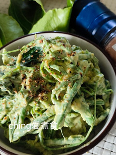夏日小菜同樂會-涼拌酪梨龍鬚菜沙拉 的食譜成品照片